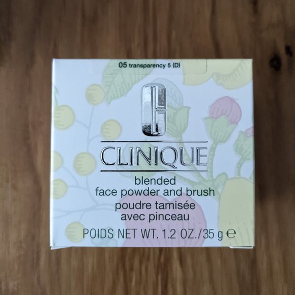 NEW Clinique Blended Face Powder and Brush - 05 Transparency - Picture 2 of 2
